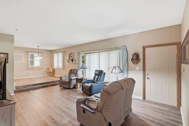 3306 Midway Drive, Waterloo, IA 50701