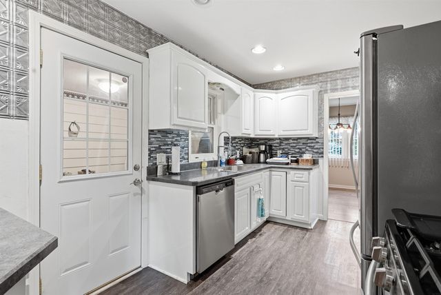 3306 Midway Drive, Waterloo, IA 50701