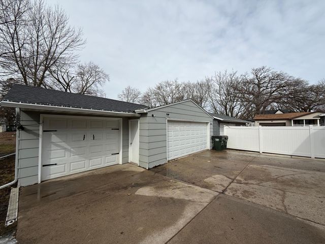 616 Lynn Road SW, Hutchinson, MN 55350