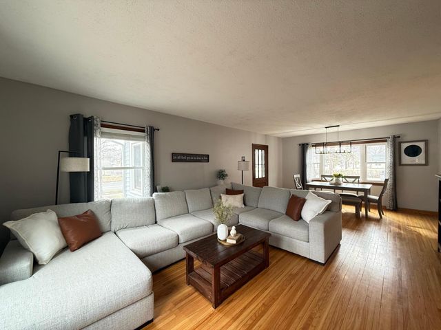 616 Lynn Road SW, Hutchinson, MN 55350