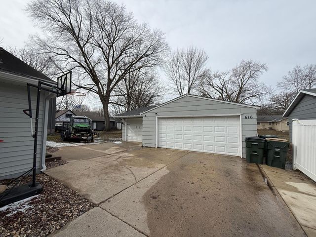 616 Lynn Road SW, Hutchinson, MN 55350