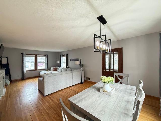 616 Lynn Road SW, Hutchinson, MN 55350