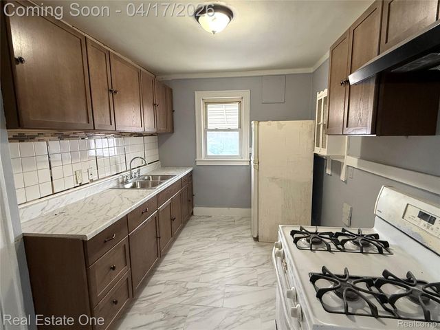 6117 Kenilworth Street, Dearborn, MI 48126