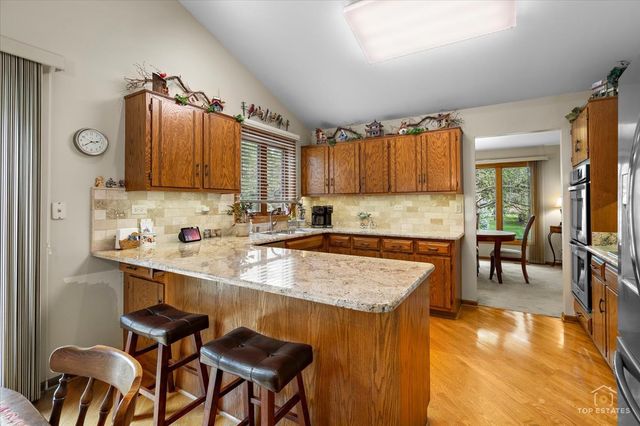 232 Royal Lane 232, Bloomingdale, IL 60108