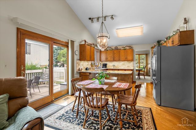 232 Royal Lane 232, Bloomingdale, IL 60108