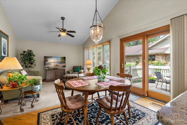 232 Royal Lane 232, Bloomingdale, IL 60108