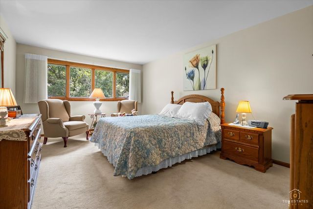 232 Royal Lane 232, Bloomingdale, IL 60108