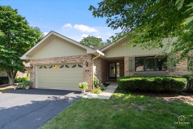 232 Royal Lane 232, Bloomingdale, IL 60108