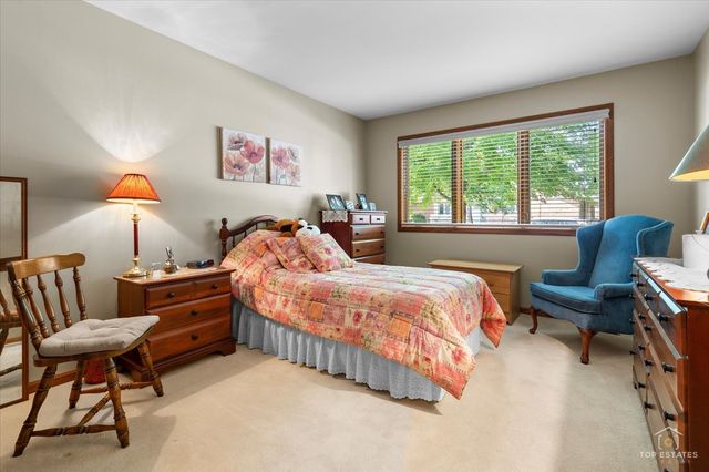 232 Royal Lane 232, Bloomingdale, IL 60108