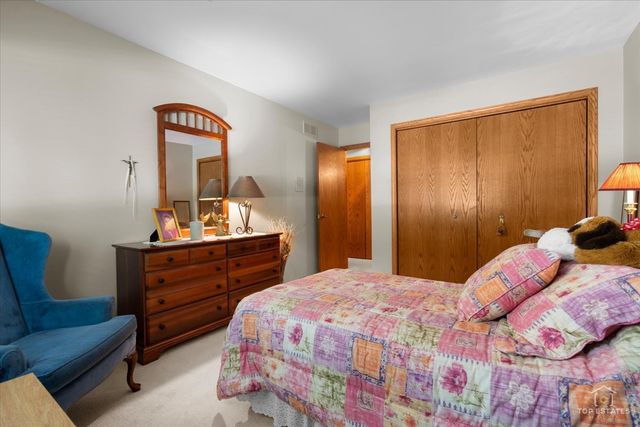 232 Royal Lane 232, Bloomingdale, IL 60108
