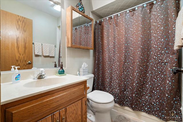 232 Royal Lane 232, Bloomingdale, IL 60108