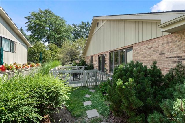 232 Royal Lane 232, Bloomingdale, IL 60108