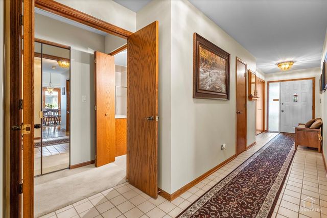 232 Royal Lane 232, Bloomingdale, IL 60108