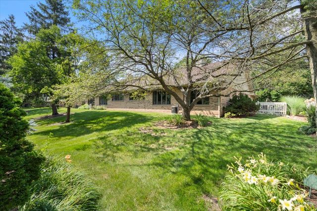 232 Royal Lane 232, Bloomingdale, IL 60108