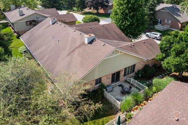 232 Royal Lane 232, Bloomingdale, IL 60108
