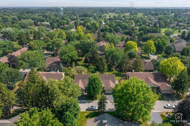 232 Royal Lane 232, Bloomingdale, IL 60108