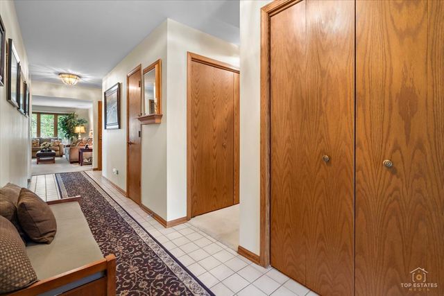 232 Royal Lane 232, Bloomingdale, IL 60108