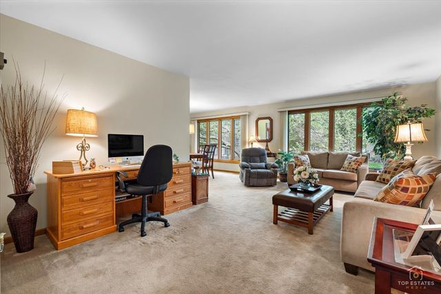 232 Royal Lane 232, Bloomingdale, IL 60108