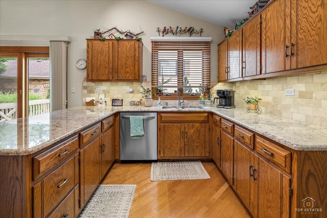 232 Royal Lane 232, Bloomingdale, IL 60108