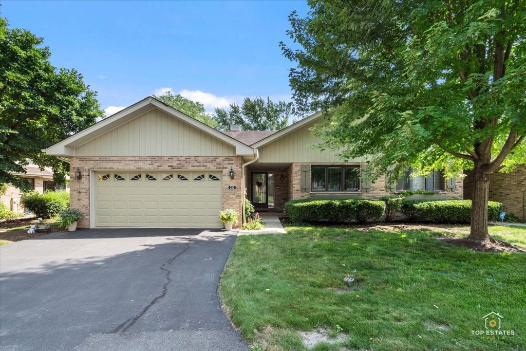 232 Royal Lane 232, Bloomingdale, IL 60108