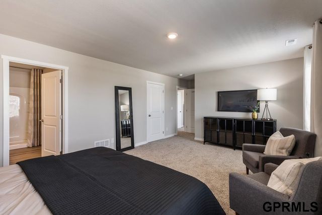8511 S 185th Street, Gretna, NE 68136