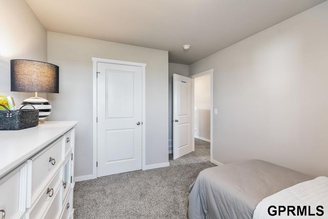 8511 S 185th Street, Gretna, NE 68136