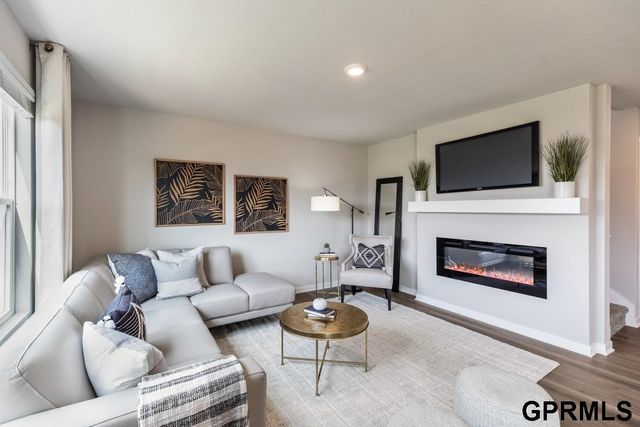 8511 S 185th Street, Gretna, NE 68136