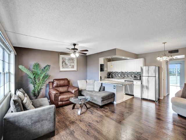 3014 Cornwall A, Boca Raton, FL 33434