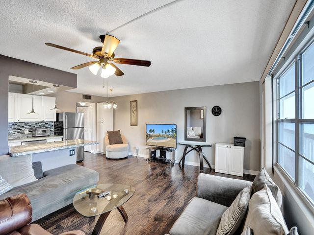 3014 Cornwall A, Boca Raton, FL 33434