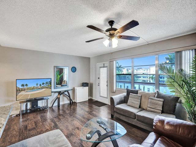 3014 Cornwall A, Boca Raton, FL 33434