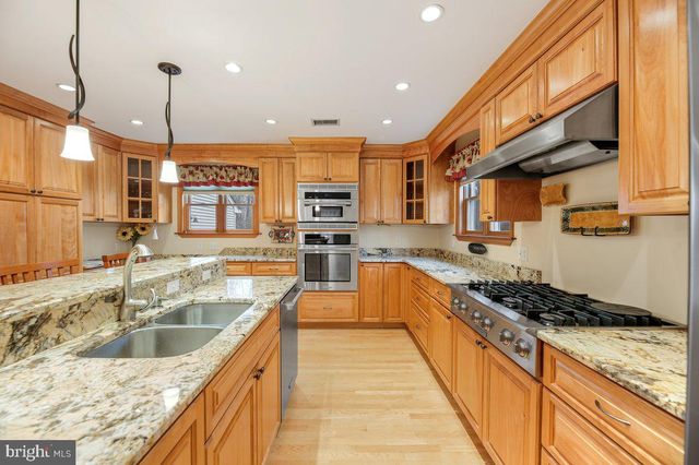 12 WHITE OAK LN, Little Egg Harbor Twp, NJ 08087