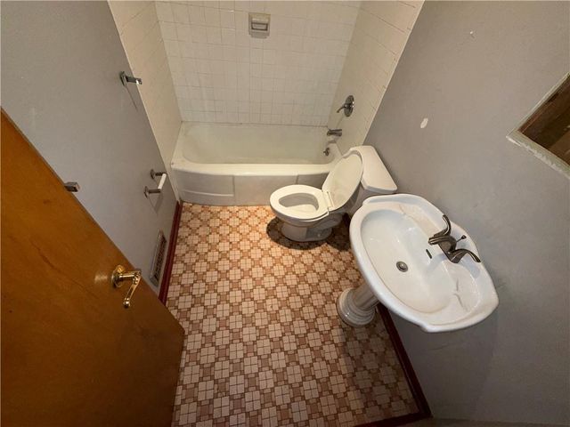 6717 W 65th Terrace, Mission, KS 66202