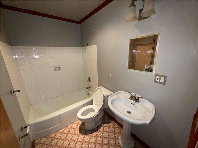 6717 W 65th Terrace, Mission, KS 66202