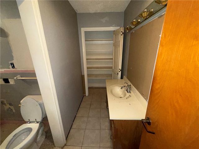 6717 W 65th Terrace, Mission, KS 66202