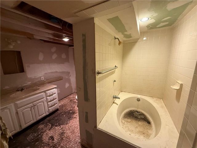 6717 W 65th Terrace, Mission, KS 66202