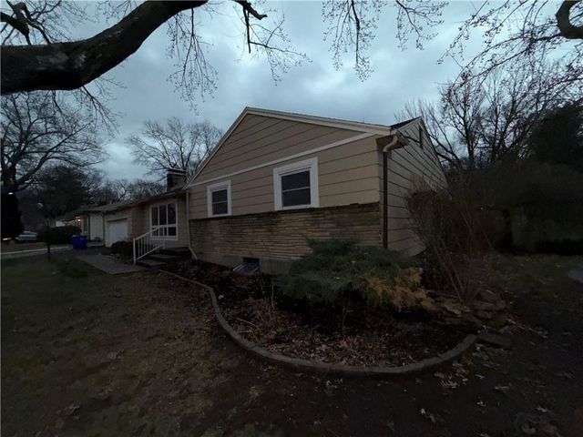 6717 W 65th Terrace, Mission, KS 66202