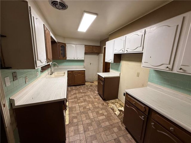 6717 W 65th Terrace, Mission, KS 66202