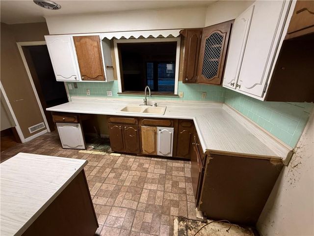 6717 W 65th Terrace, Mission, KS 66202