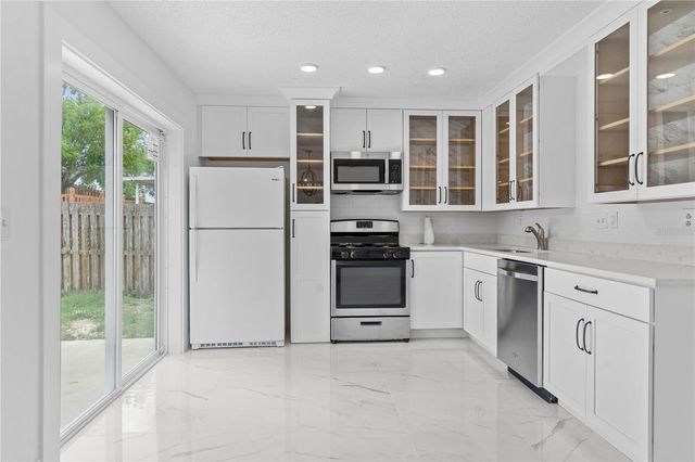 421 ROLLINS DRIVE, Davenport, FL 33837