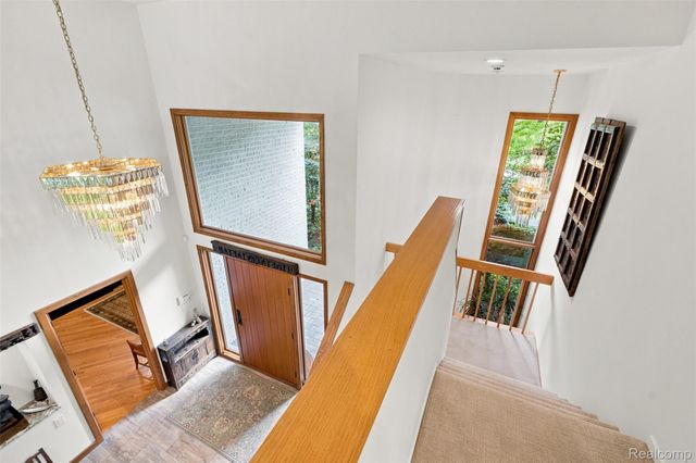 305 Wilshire Drive, Bloomfield Charter Township, MI 48302
