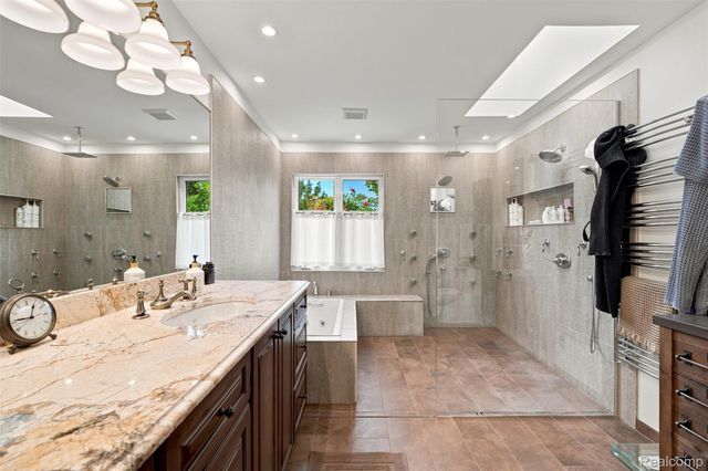 305 Wilshire Drive, Bloomfield Charter Township, MI 48302
