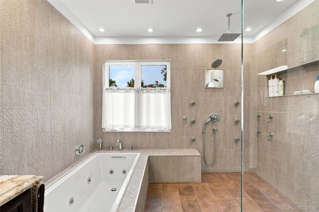 305 Wilshire Drive, Bloomfield Charter Township, MI 48302