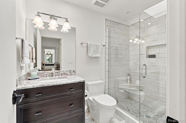 305 Wilshire Drive, Bloomfield Charter Township, MI 48302