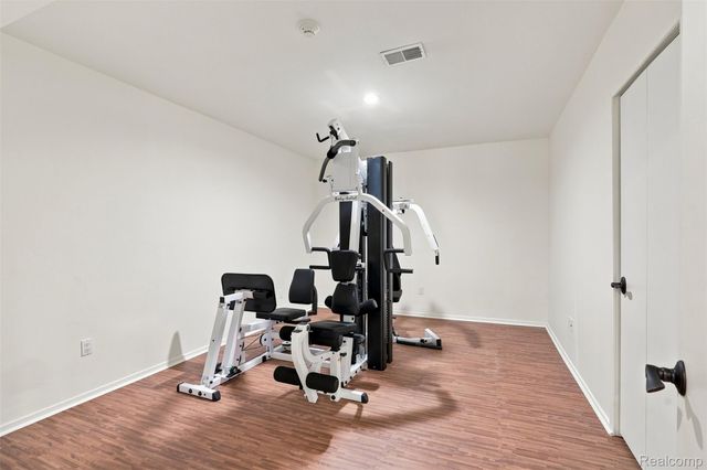 305 Wilshire Drive, Bloomfield Charter Township, MI 48302
