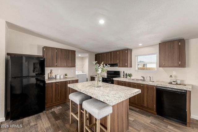 10733 N HILLSIDE Drive, Casa Grande, AZ 85122