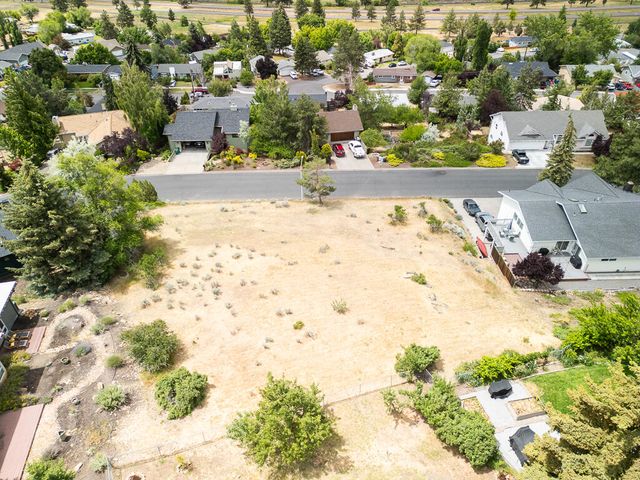 1621 Ridgecrest Drive, Klamath Falls, OR 97601