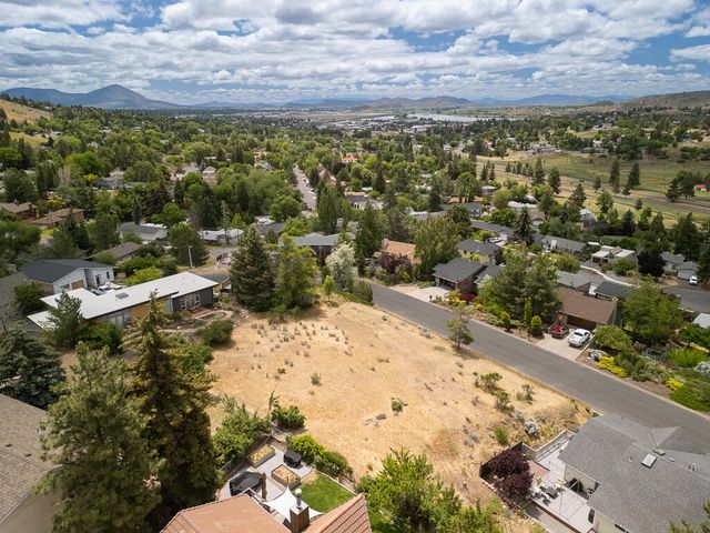 1621 Ridgecrest Drive, Klamath Falls, OR 97601