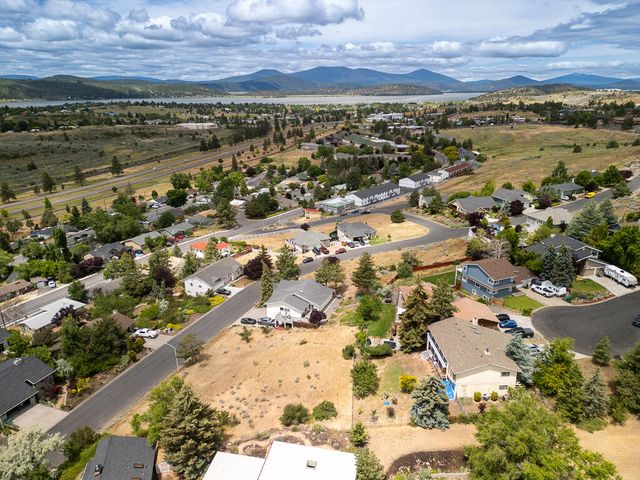 1621 Ridgecrest Drive, Klamath Falls, OR 97601