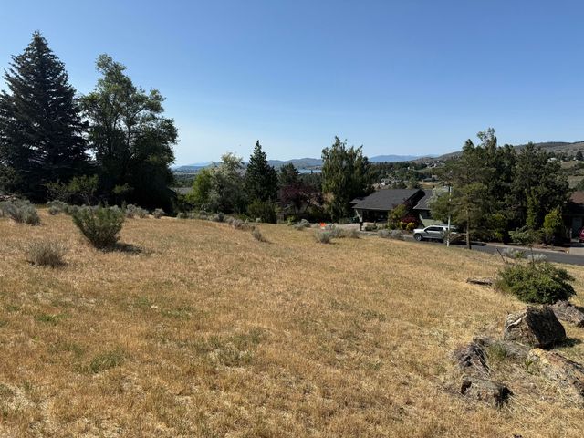 1621 Ridgecrest Drive, Klamath Falls, OR 97601