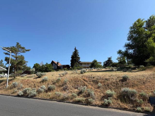 1621 Ridgecrest Drive, Klamath Falls, OR 97601
